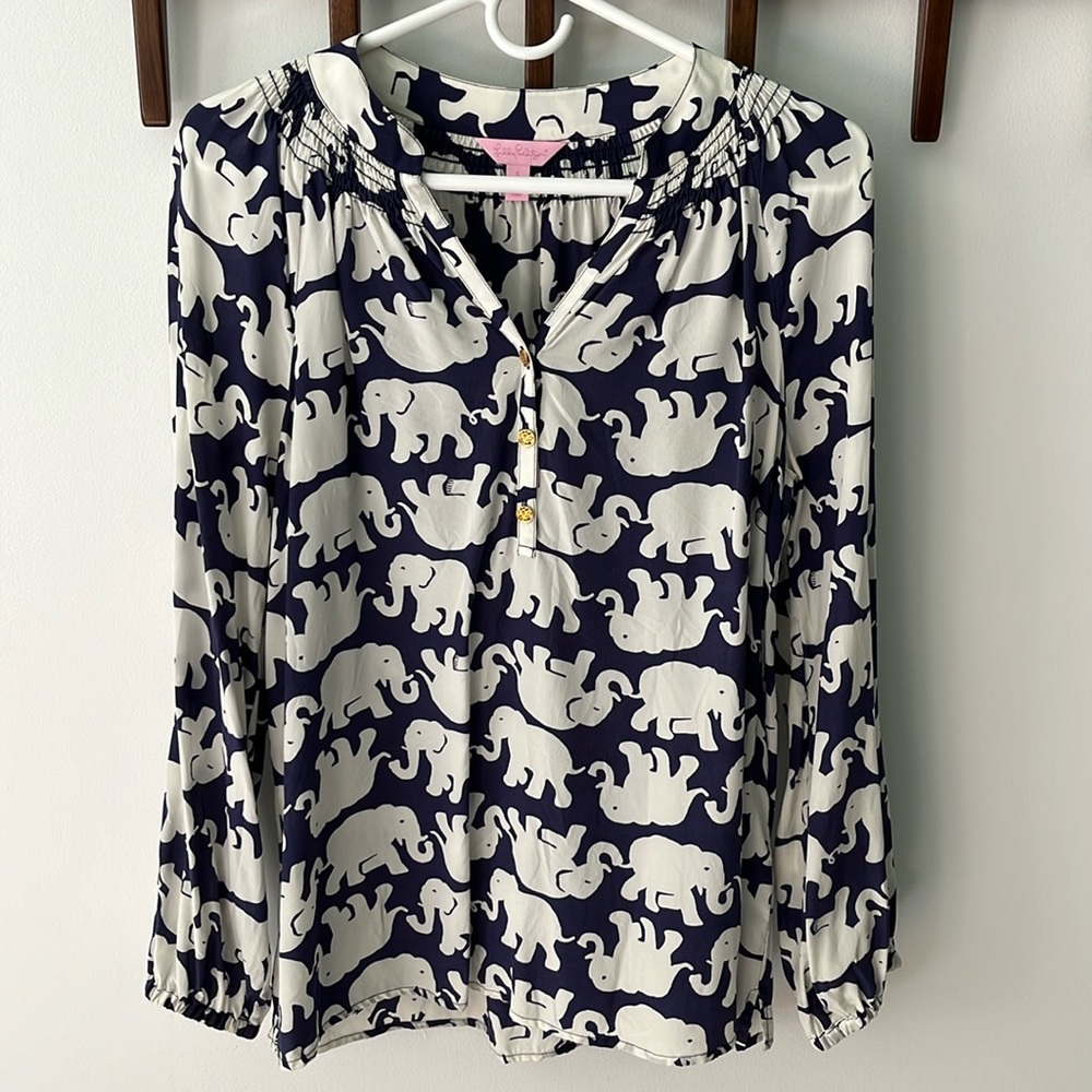 Lilly Pulitzer top. Navy with white elephants. Size S
